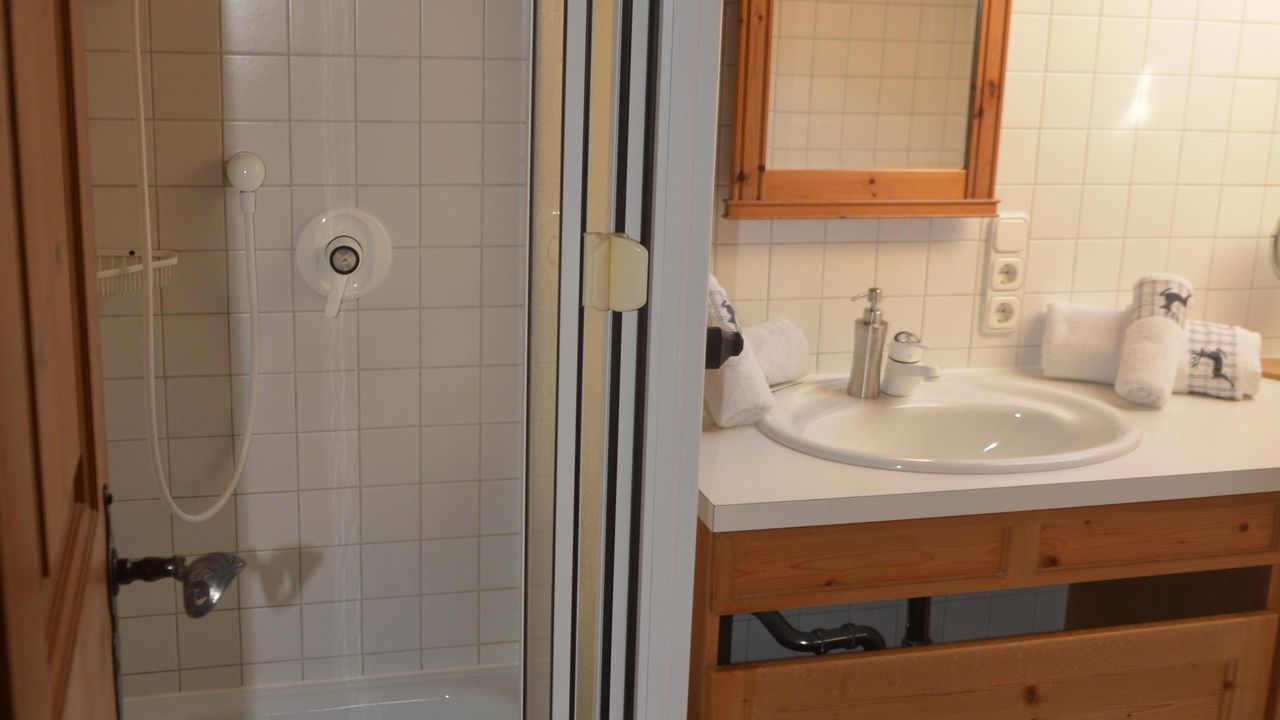 2. Bad Edelweiß Schlafzimmer im 2.  OG 2. Bad Edelweiß Schlafzimmer im 2.  OG